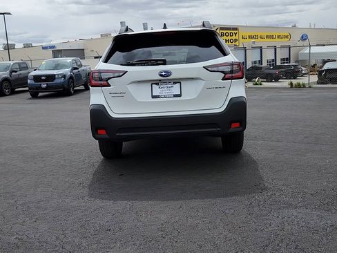 Used 2025 Subaru Outback Premium AWD/4WD image 3