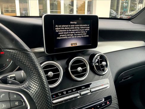Used 2019 Mercedes-Benz GLC 300 4MATIC image 6