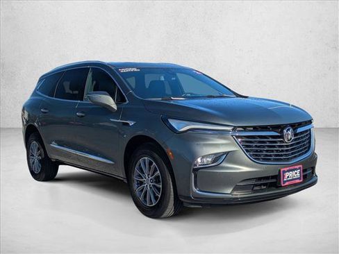 Used 2023 Buick Enclave Essence image 8