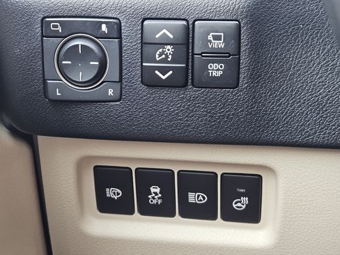 Used 2020 Lexus GX 460 Luxury w/ Accessory Package AWD/4WD image 22