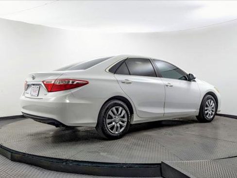 Used 2015 Toyota Camry LE image 8