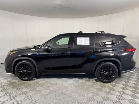 Used 2023 Toyota Highlander XSE image 3