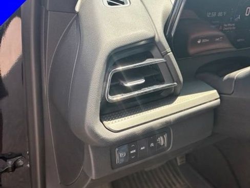 Used 2025 Chevrolet Traverse LT w/ Driver Confidence Package AWD/4WD image 11