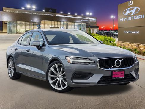 Used 2020 Volvo S60 T6 Momentum AWD/4WD image 3