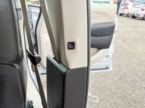 Used 2022 Chrysler Pacifica Touring-L FWD image 44