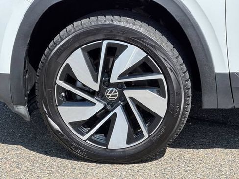 Used 2024 Volkswagen Atlas SE AWD/4WD image 45