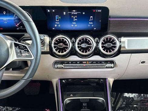 Certified 2026 Mercedes-Benz GLB 250 4MATIC image 17