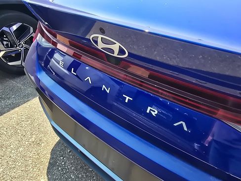Used 2024 Hyundai Elantra SEL w/ Convenience Package FWD image 21