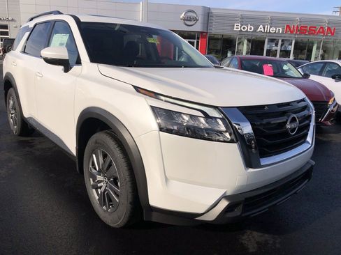 New 2025 Nissan Pathfinder SV w/ SV Premium Package image 15