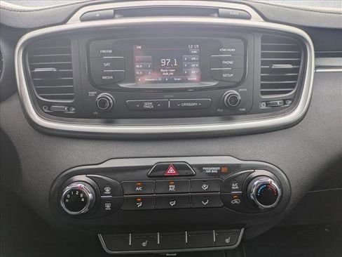Used 2016 Kia Sorento LX w/ LX Convenience Package image 14