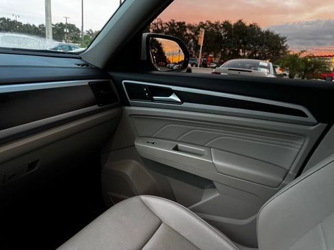 Used 2022 Volkswagen Atlas SE w/ Panoramic Sunroof Package image 25