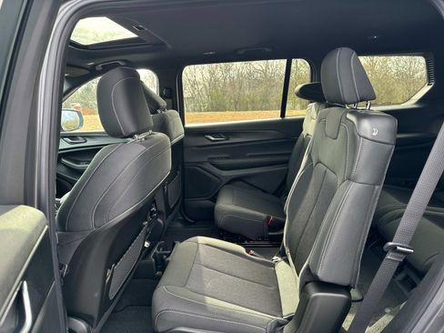 New 2025 Jeep Grand Cherokee L Laredo w/ Luxury Tech Group I image 21