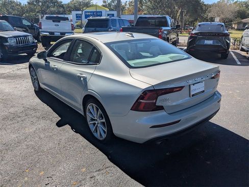 Used 2020 Volvo S60 T5 Momentum image 5