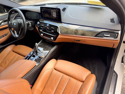 Used 2021 BMW 530i xDrive image 21