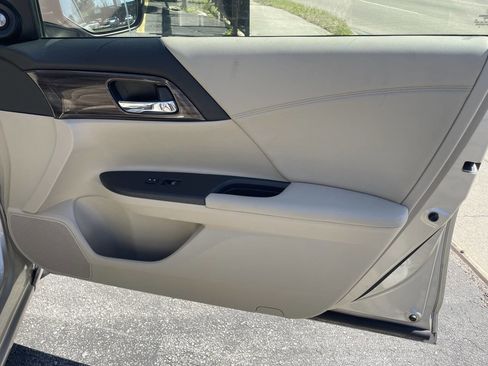 Used 2017 Honda Accord EX-L image 9