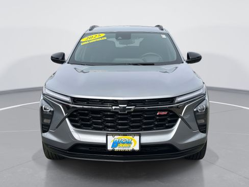 Used 2025 Chevrolet Trax RS w/ Driver Confidence Package image 2