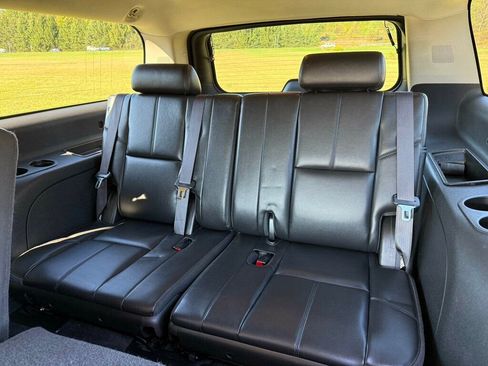 Used 2014 Chevrolet Suburban LT w/ Luxury Package image 38
