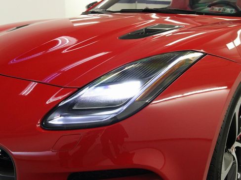 Used 2020 Jaguar F-TYPE R image 10