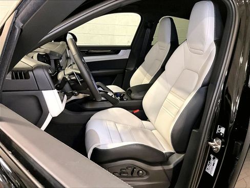 Used 2026 Porsche Cayenne E-Hybrid Coupe AWD/4WD image 5