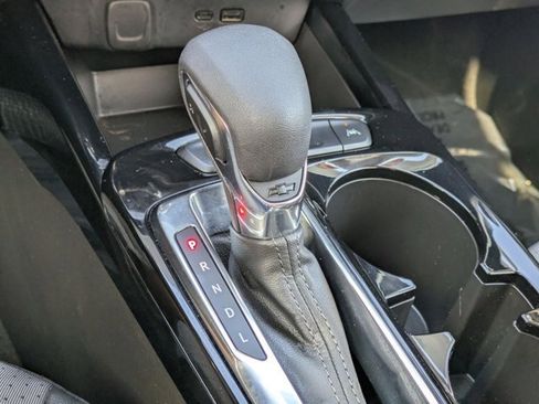 Used 2025 Chevrolet Trax LT w/ LT Convenience Package image 11