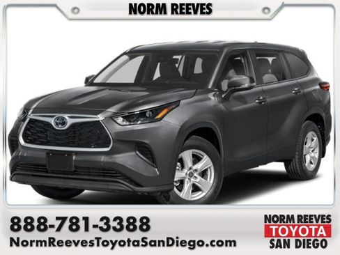 Used 2024 Toyota Highlander LE FWD image 1