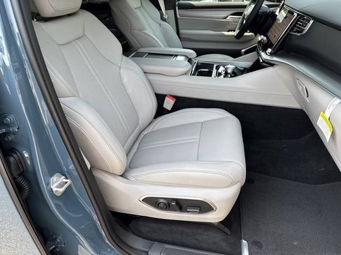 New 2026 Jeep Grand Wagoneer L Limited AWD/4WD image 12