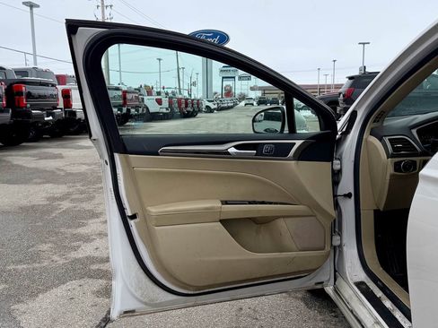 Used 2016 Ford Fusion SE w/ Equipment Group 202A image 10