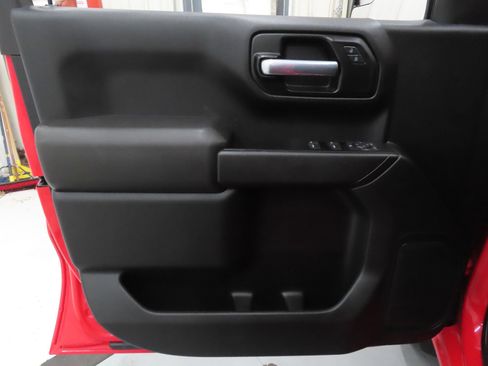 Used 2021 Chevrolet Silverado 1500 Custom Trail Boss AWD/4WD image 10