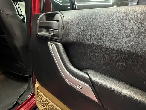 Used 2012 Jeep Wrangler Unlimited Sahara w/ Connectivity Group AWD/4WD image 24