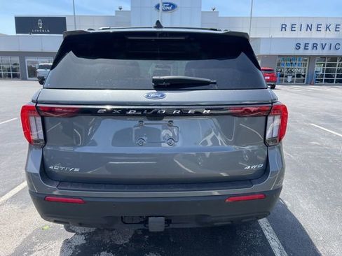 Used 2025 Ford Explorer Active AWD/4WD image 12