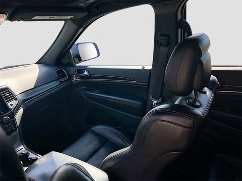 Used 2019 Jeep Grand Cherokee Trailhawk w/ Trailhawk Luxury Group image 24