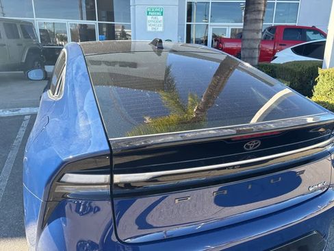 Used 2025 Toyota Prius Plug-In Hybrid image 6
