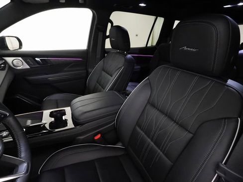 Certified 2025 Buick Enclave Avenir image 11