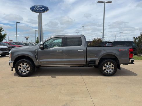 Used 2023 Ford F250 Lariat w/ Lariat Ultimate Package AWD/4WD image 2
