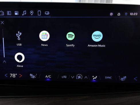 Used 2025 Chevrolet Suburban Z71 w/ Comfort Package image 33