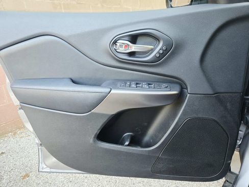 Used 2019 Jeep Cherokee Limited w/ Luxury Group AWD/4WD image 35