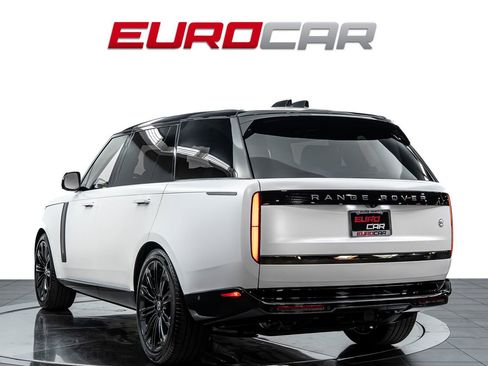 Used 2024 Land Rover Range Rover SV AWD/4WD image 3