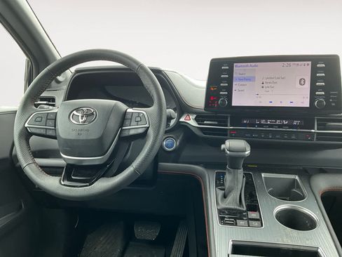 Used 2023 Toyota Sienna XSE image 12