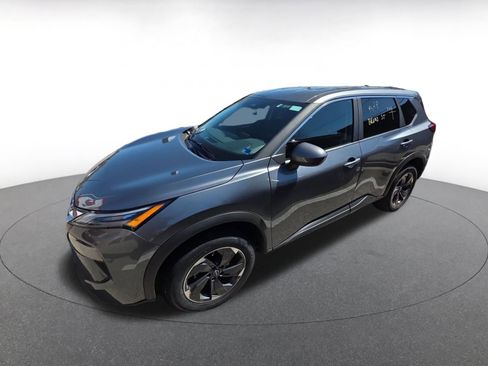 Used 2025 Nissan Rogue SV image 4