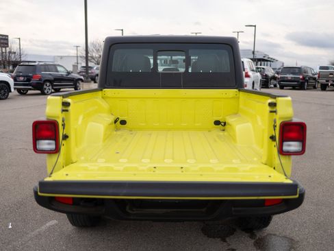 Used 2023 Jeep Gladiator Sport image 14