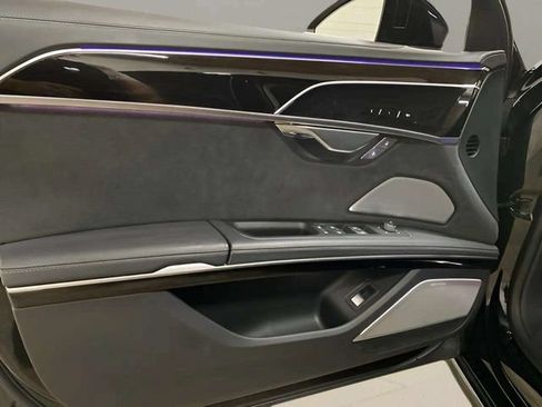 Used 2022 Audi S8 w/ S8 Comfort Plus Package AWD/4WD image 27