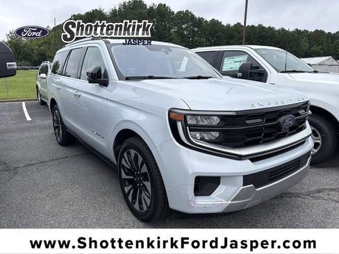 Used 2025 Ford Expedition Platinum w/ Driver's Package AWD/4WD image 1