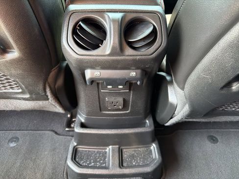 Used 2021 Jeep Wrangler Unlimited Rubicon AWD/4WD image 22