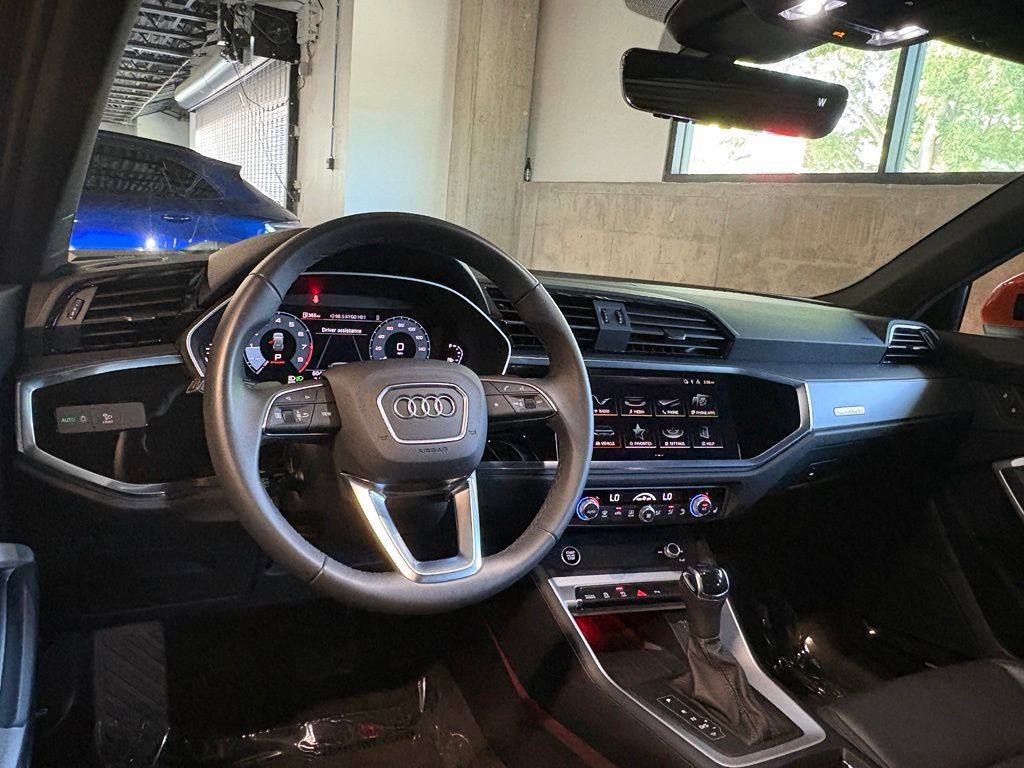 Used 2025 Audi Q3 2.0T Premium Plus w/ Premium Plus Package AWD/4WD image 14