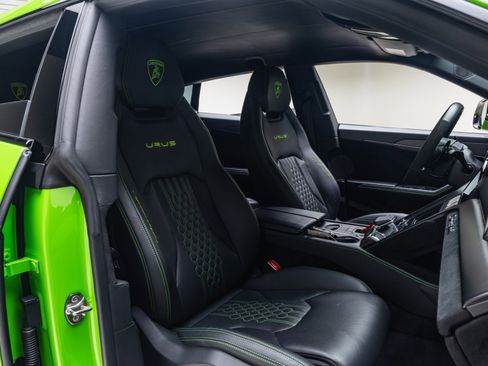Used 2023 Lamborghini Urus Performante AWD/4WD image 47