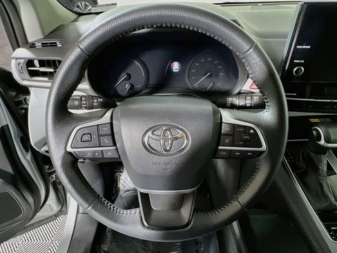 Certified 2025 Toyota Sienna XLE FWD image 10