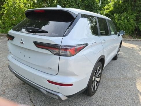 Used 2025 Mitsubishi Outlander SE AWD/4WD image 10