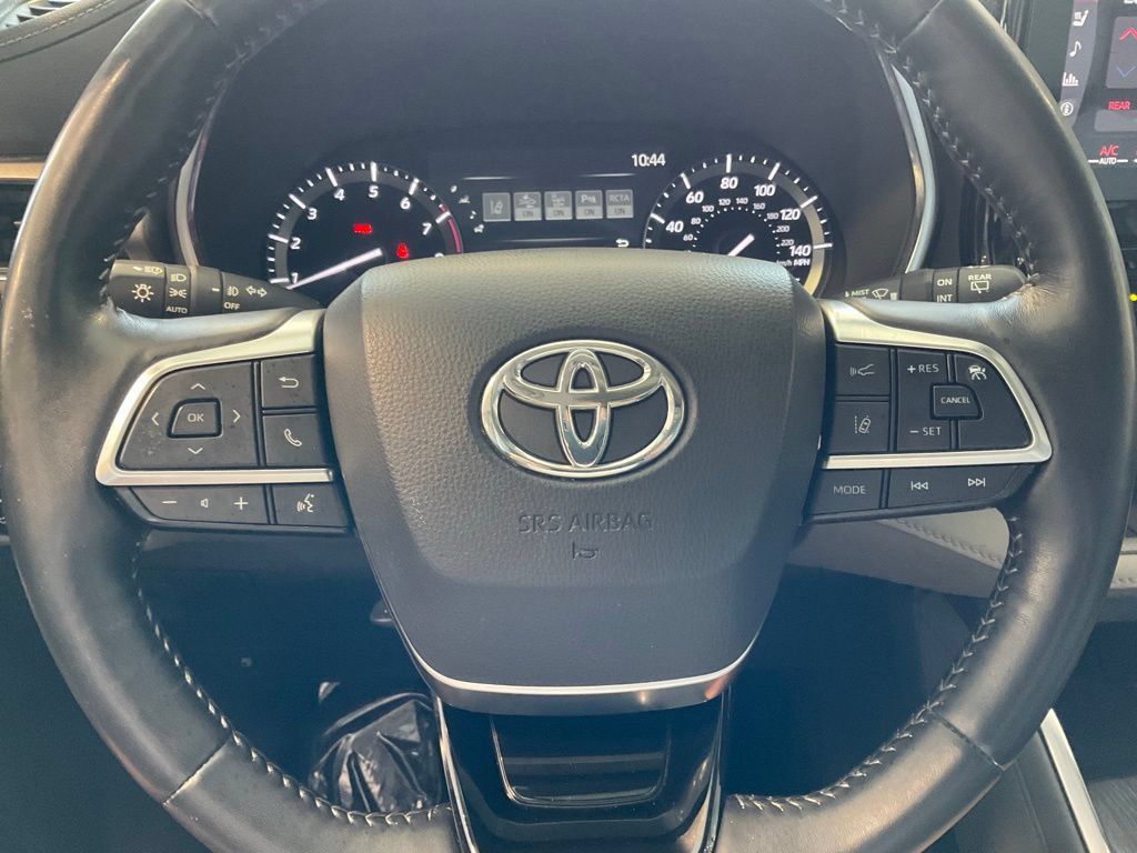 Used 2020 Toyota Highlander Limited w/ Protection Package #3 AWD/4WD image 11