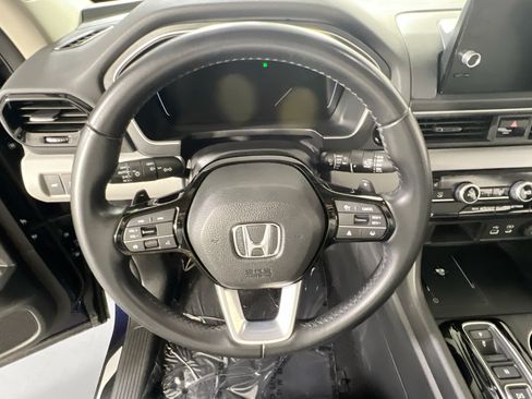 Used 2024 Honda Pilot Touring image 11