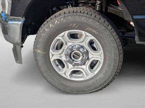 New 2026 Ford F250 XLT w/ XLT Premium Package AWD/4WD image 16